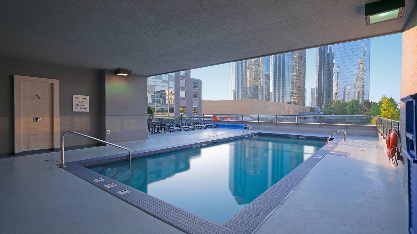 Holiday-Inn-Express-Vancouver-Metrotown--Burnaby--Pool-41