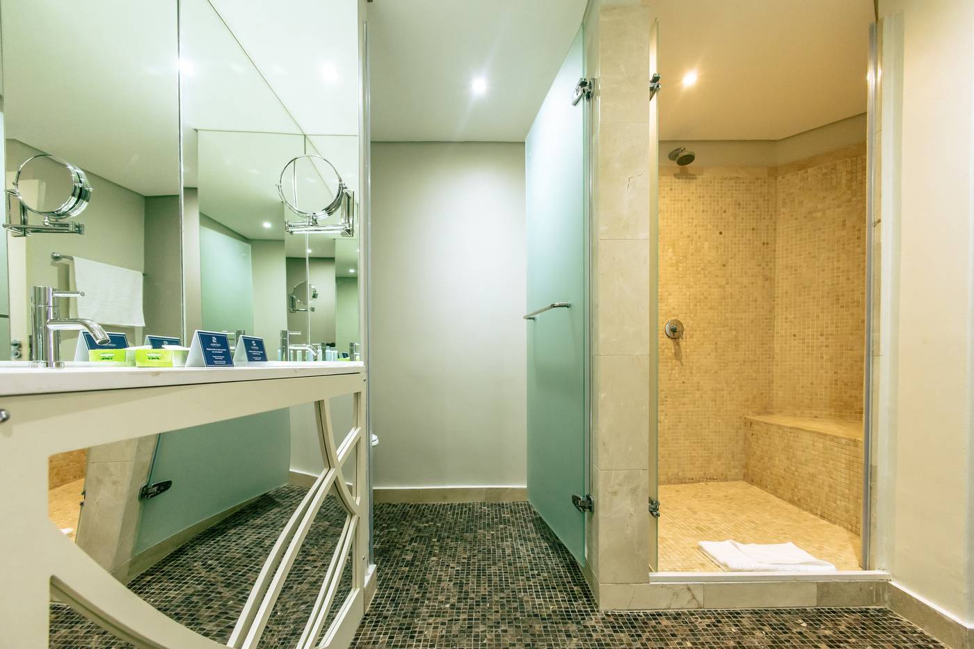 Lagoon-Beach-Room-52