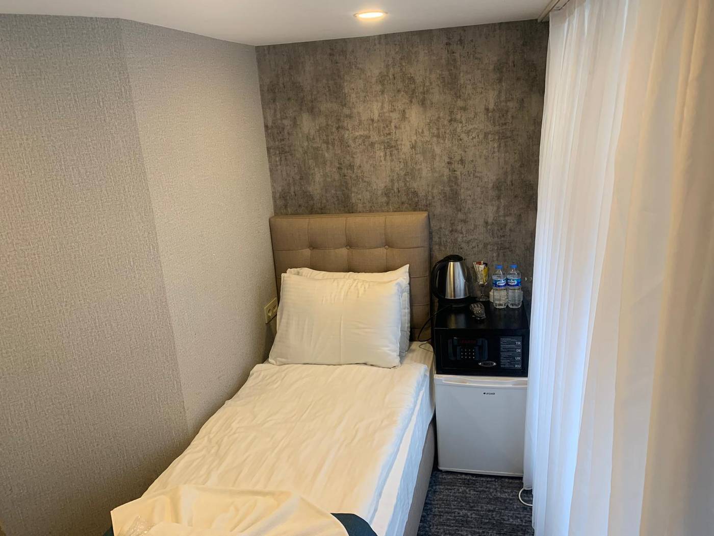 Weingart-Port-Seaside-Hotel-Room-17