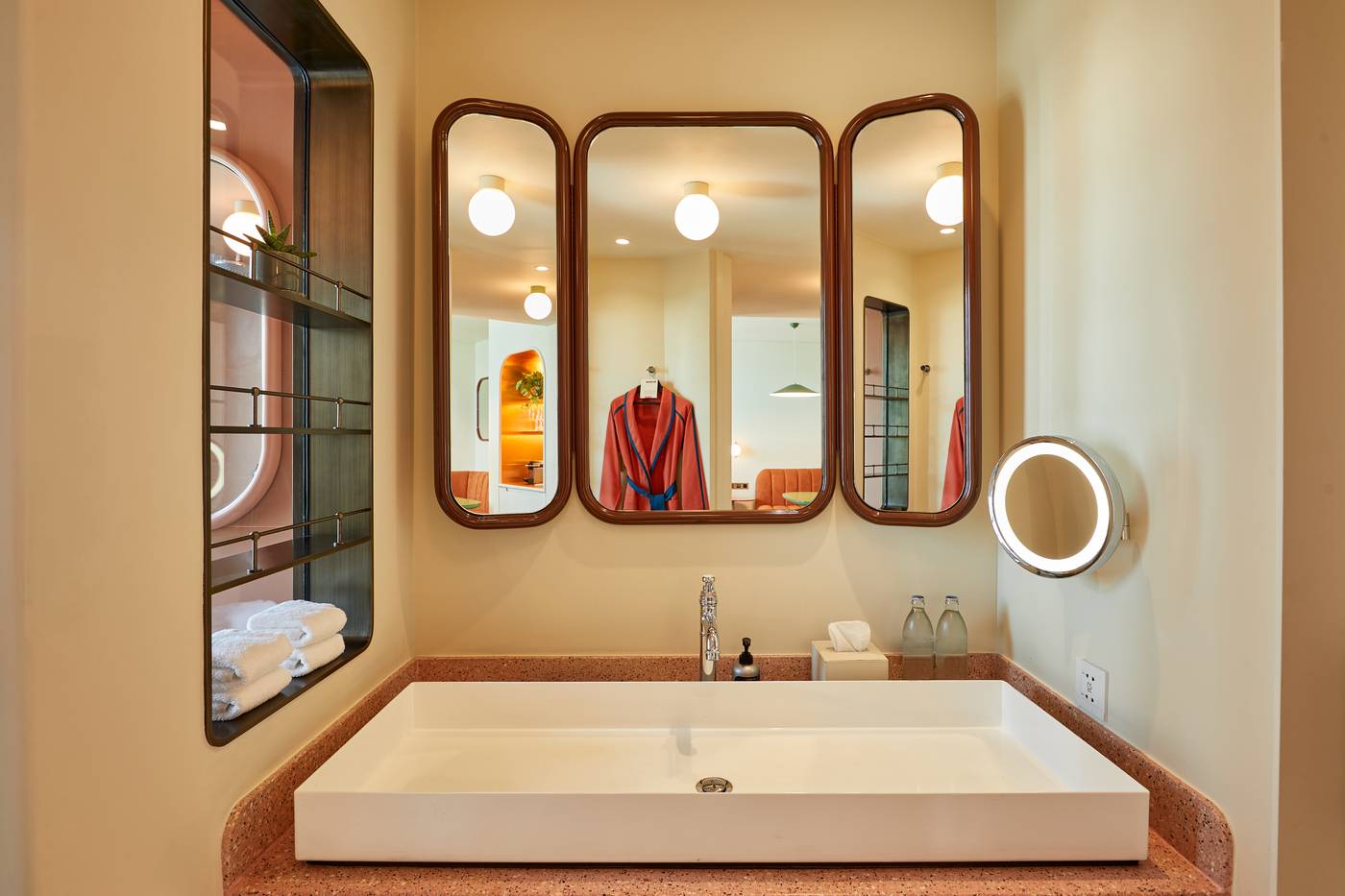 The-Standard--Bangkok-Mahanakhon-Room-42