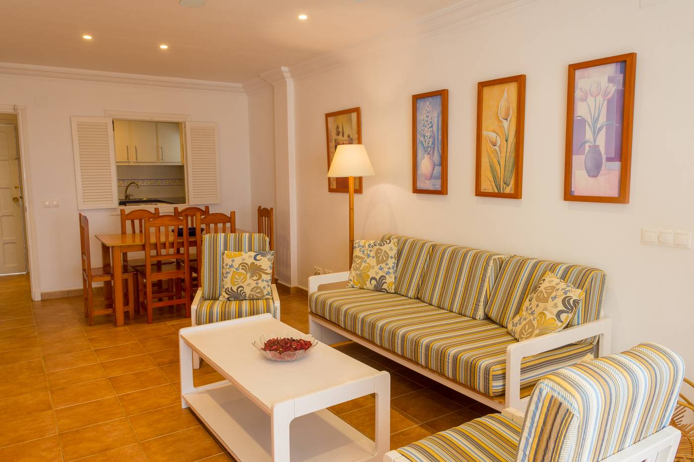 Hamilton-Court-Room-26