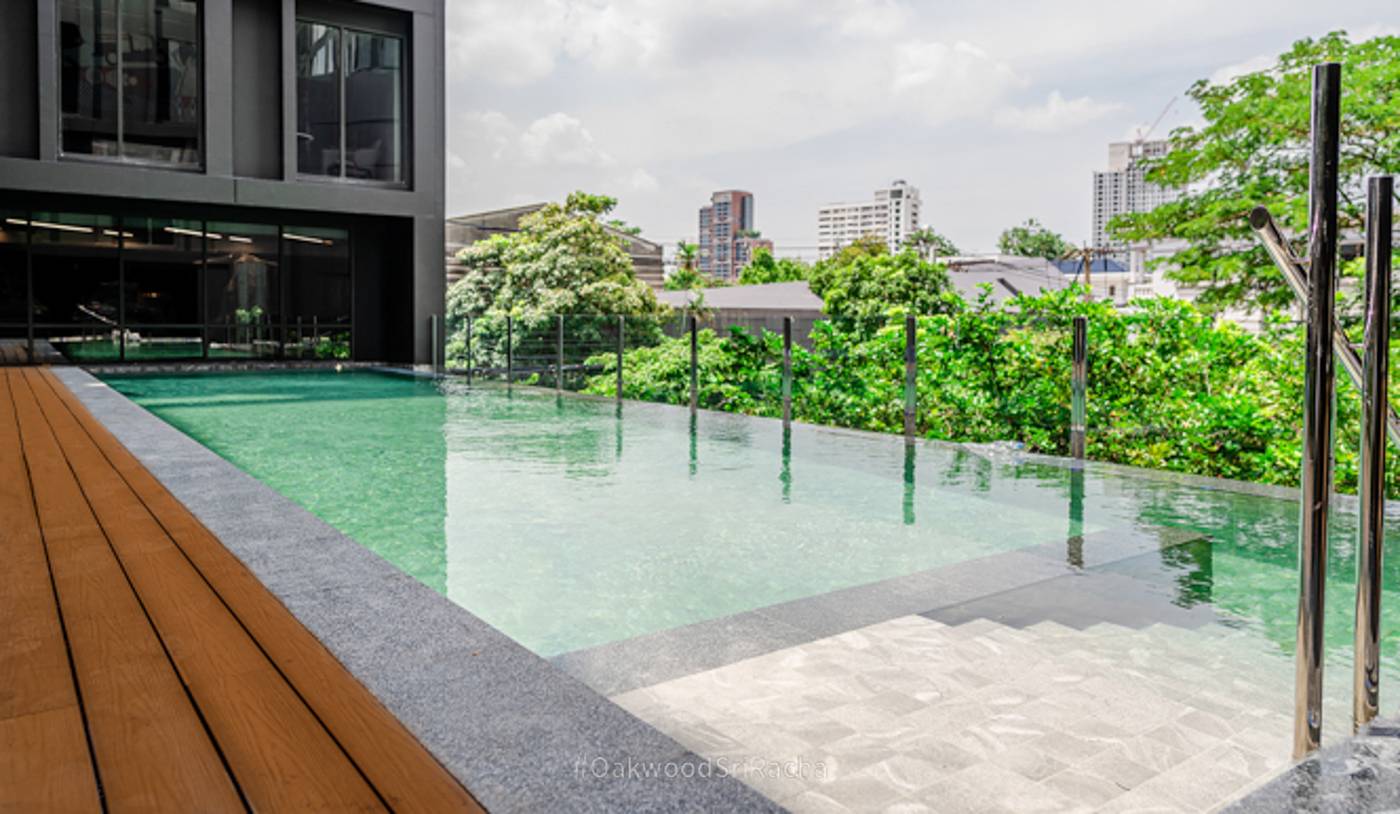 Oakwood-Studios-Sukhumvit-Bangkok-Pool-2