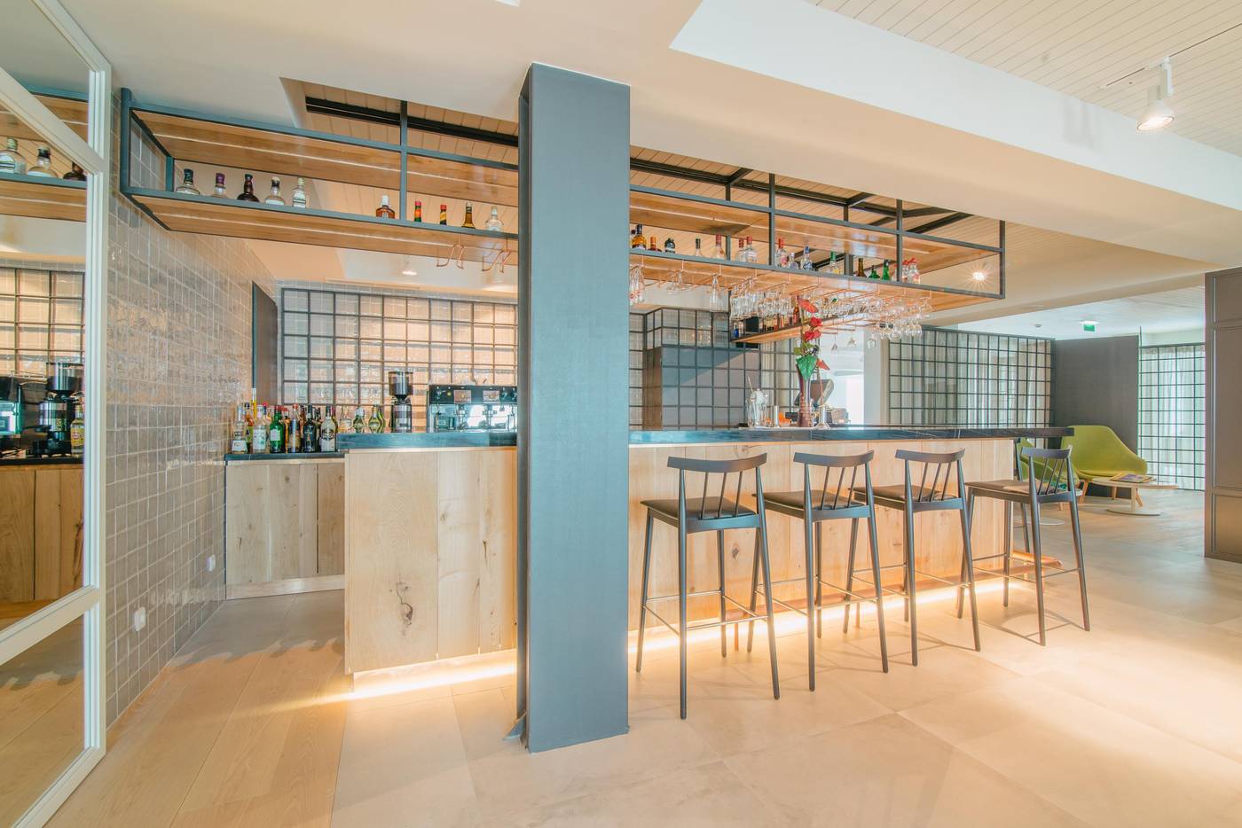 Aqualuz-Suite-Hotel-Apartamentos-Bar-60