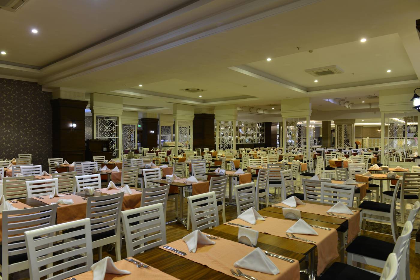 Linda-Hotel-Restaurant-47