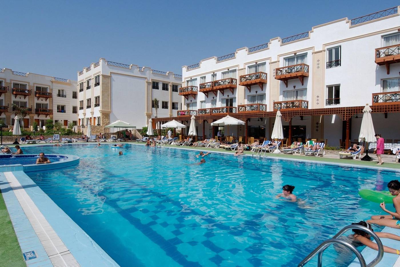 Falcon-Naama-Star-Hotel-Pool-6
