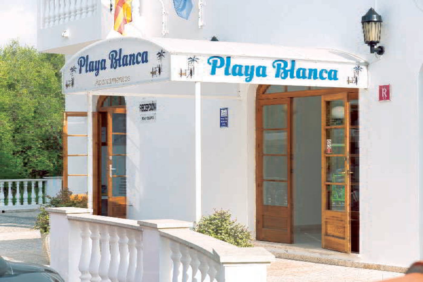 Apartamentos-Mar-Blanca-Lobby-17