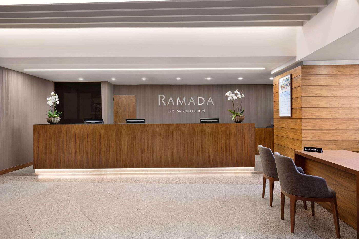 Ramada-by-Wyndham-Lisbon-Lobby-9