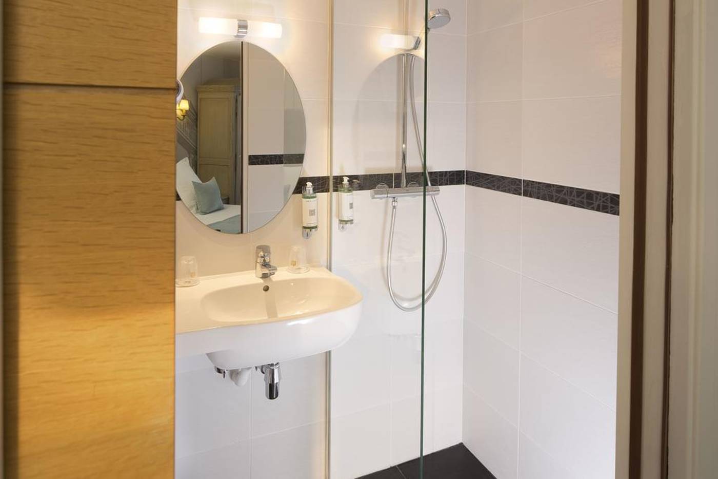 Hotel-Plaza-Elysees-Room-15