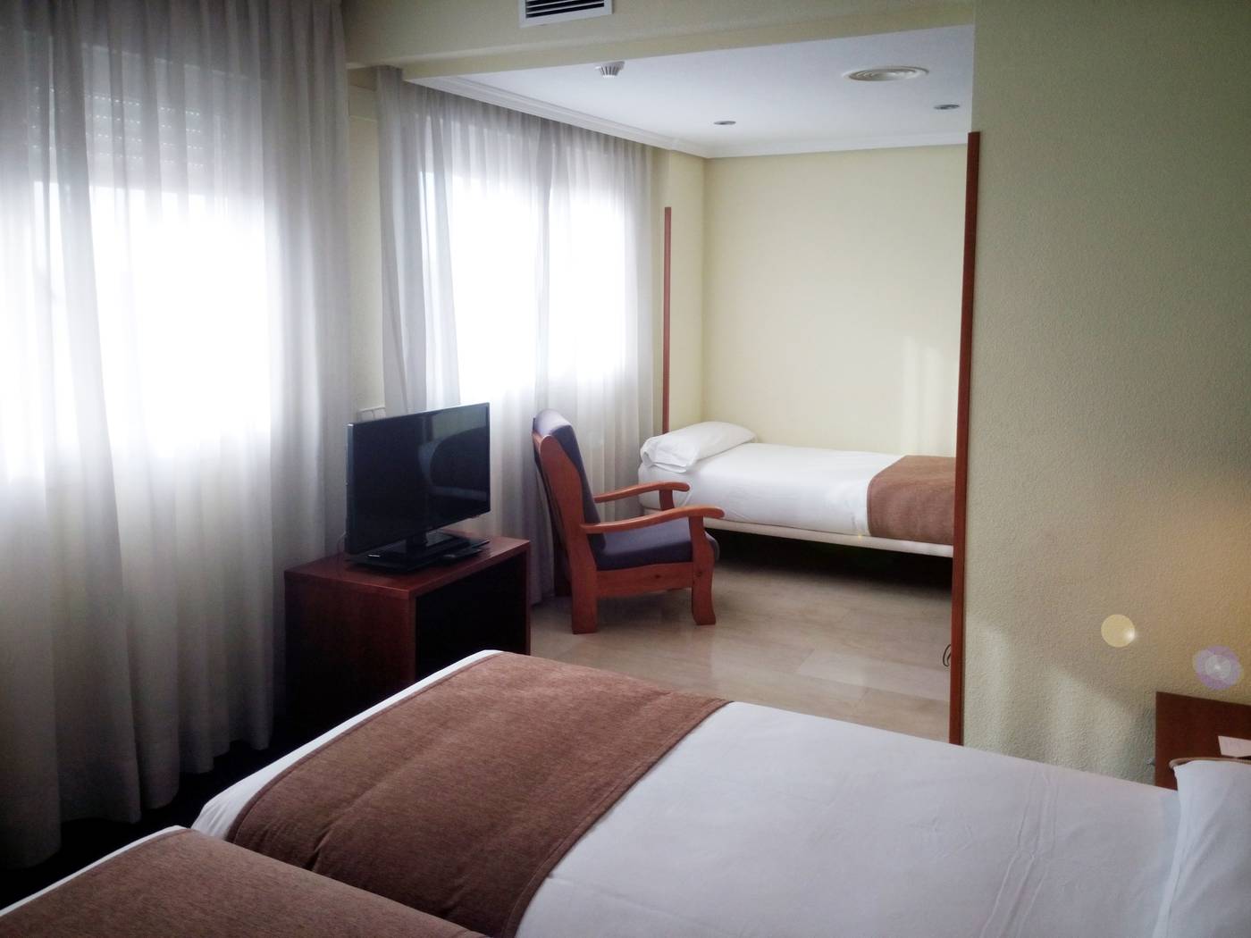 Porcel-Torre-Garden-Room-29