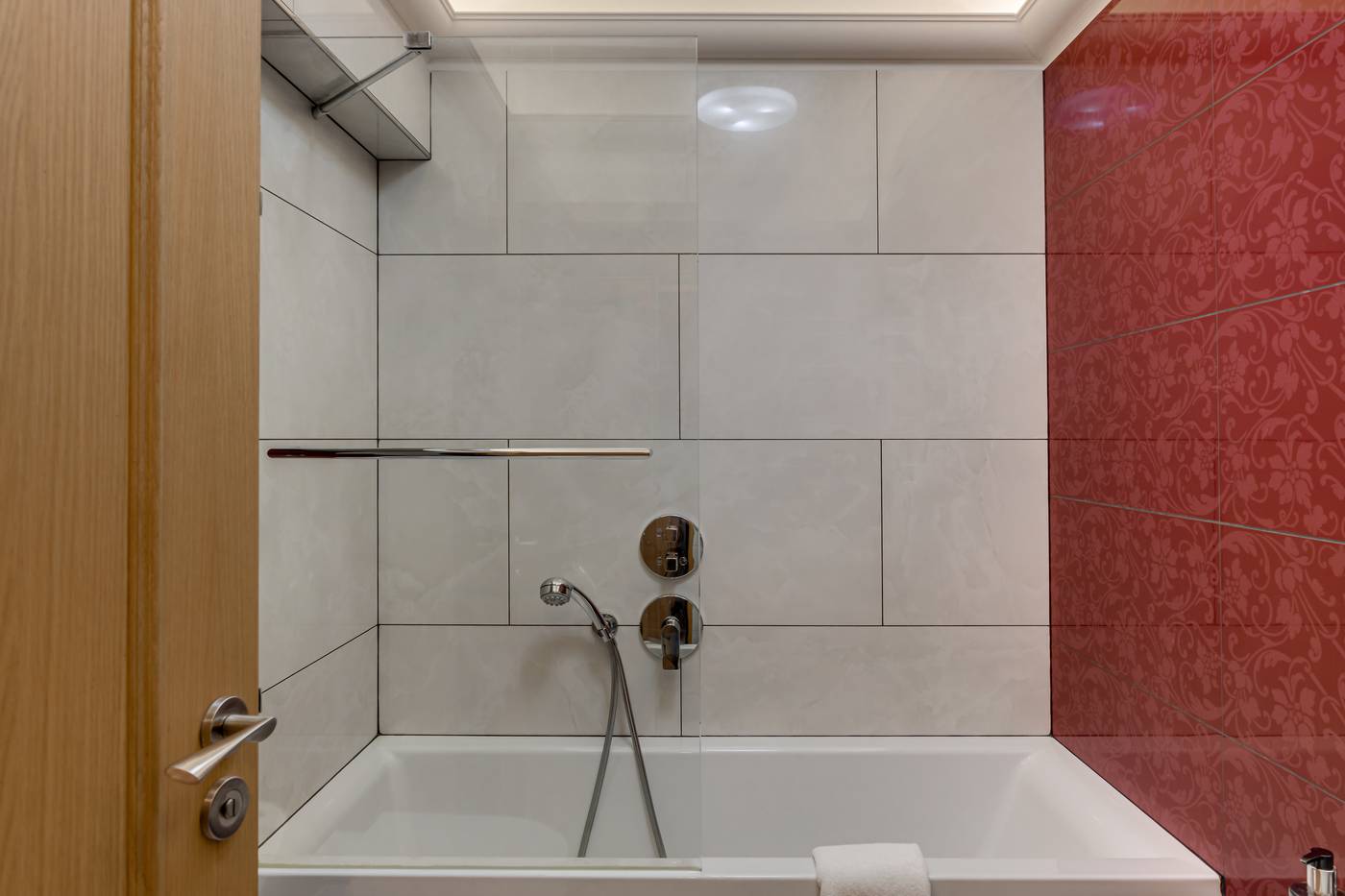 Louren---The-Bridge-Inn-Room-22