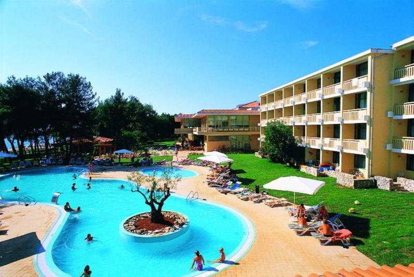 Hotel-Sol-Aurora-Pool-6