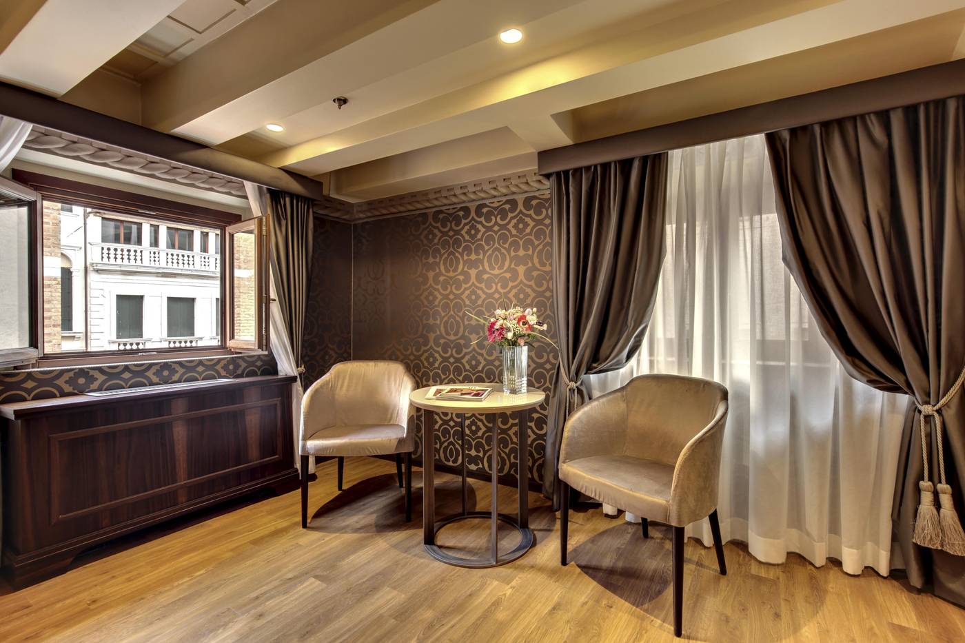 Hotel-Dona-Palace-Room-10