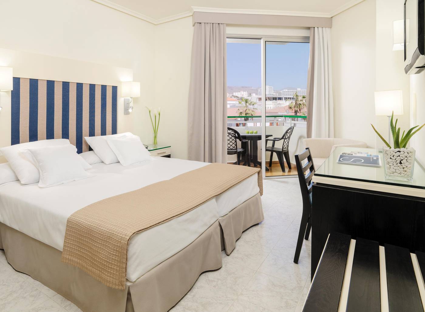 H10-Las-Palmeras-Room-18