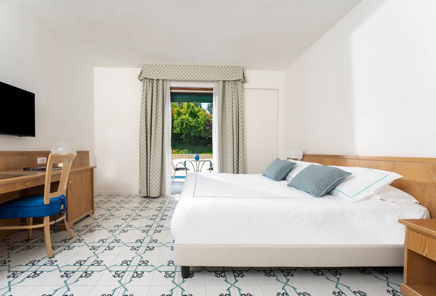 Grand-Hotel-Vesuvio-Room-12