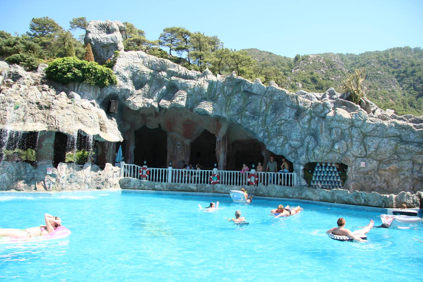 Grand-Aquarium-Apart-Restaurant-9