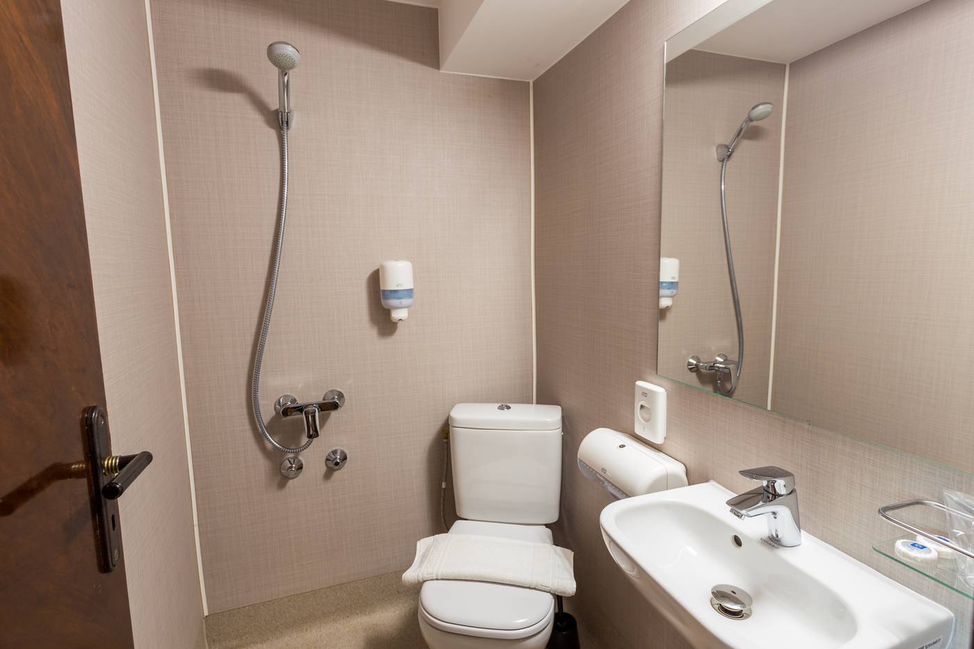 Grand-Jules-Boat-Hotel-Budapest-Room-26