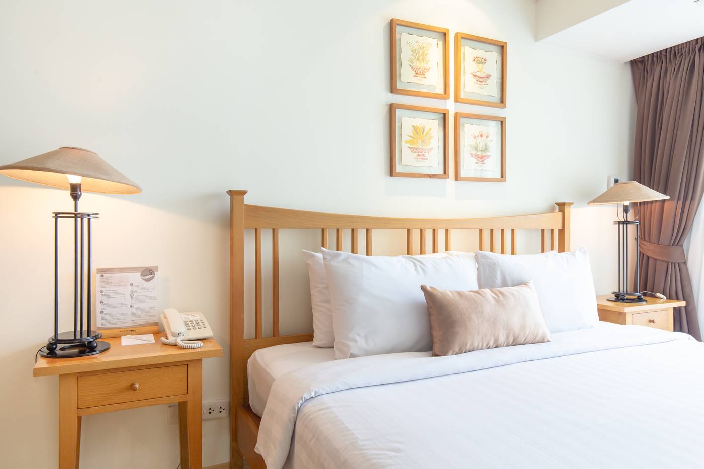 Riverfront-Bangkok-Room-30