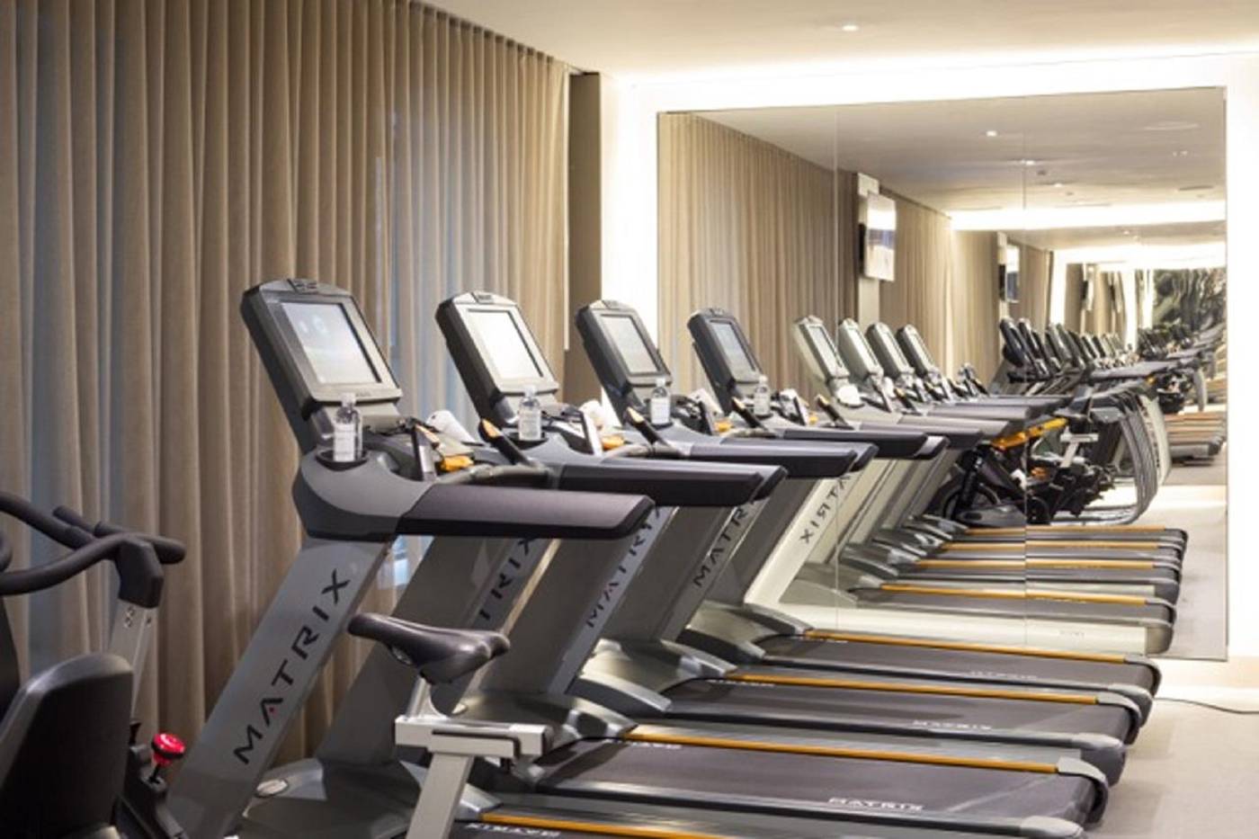 The-Knickerbocker-Hotel-Sports-and-Entertainment-51