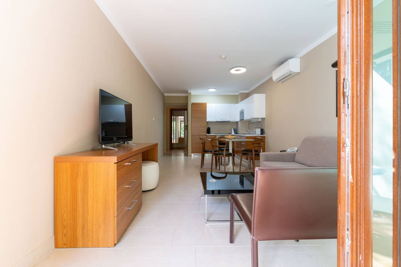 The-Residence-Room-64