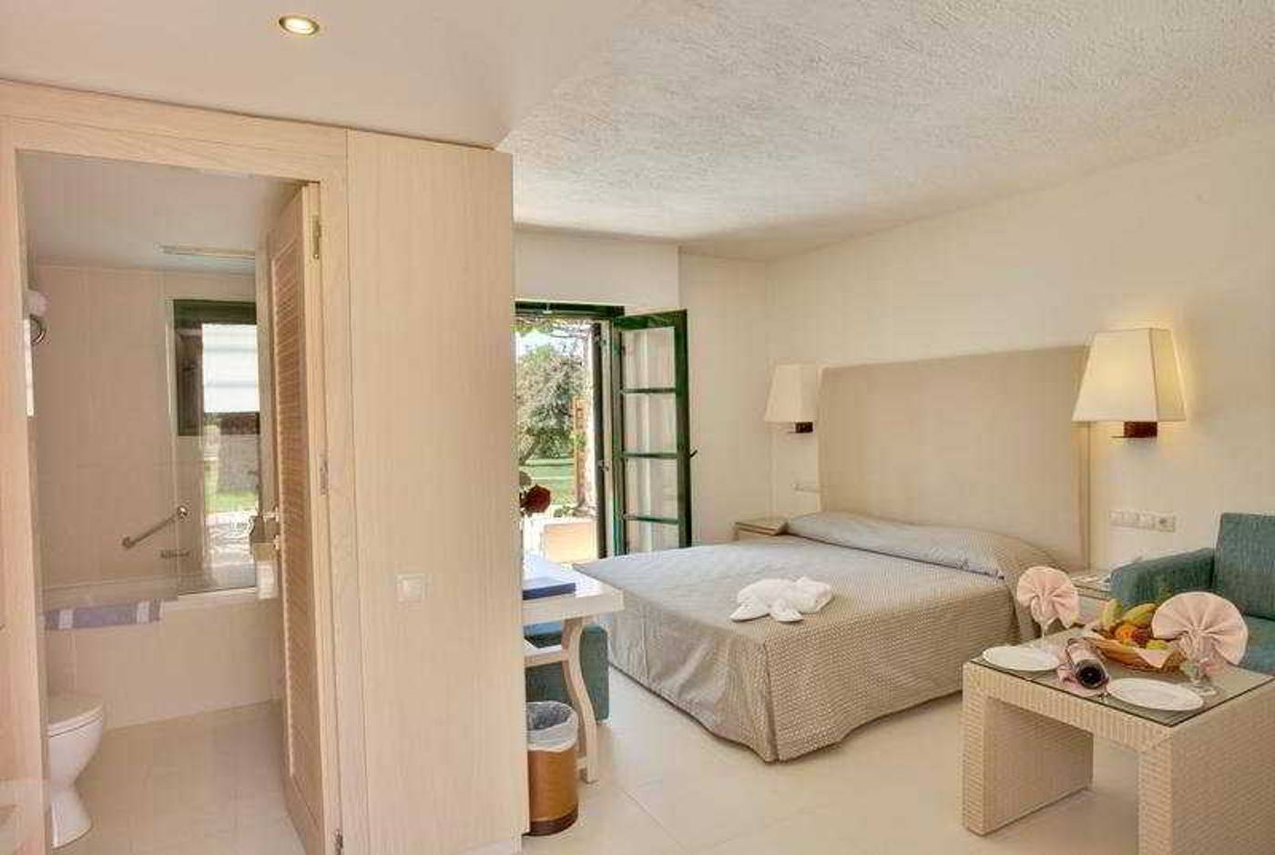 Zorbas-Village-and-Aquapark-Room-13