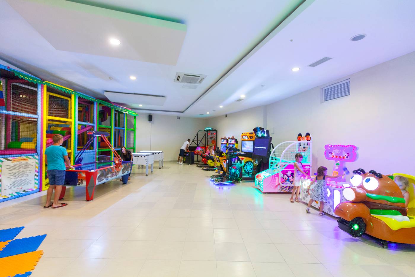 Narcia-Resort-Side-Sports-and-Entertainment-40