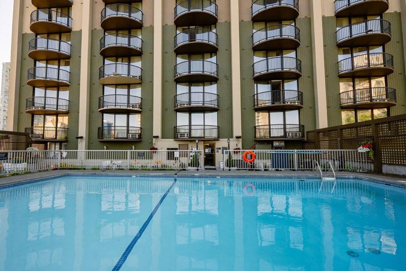 Sandman-Suites-Davie-Pool-2