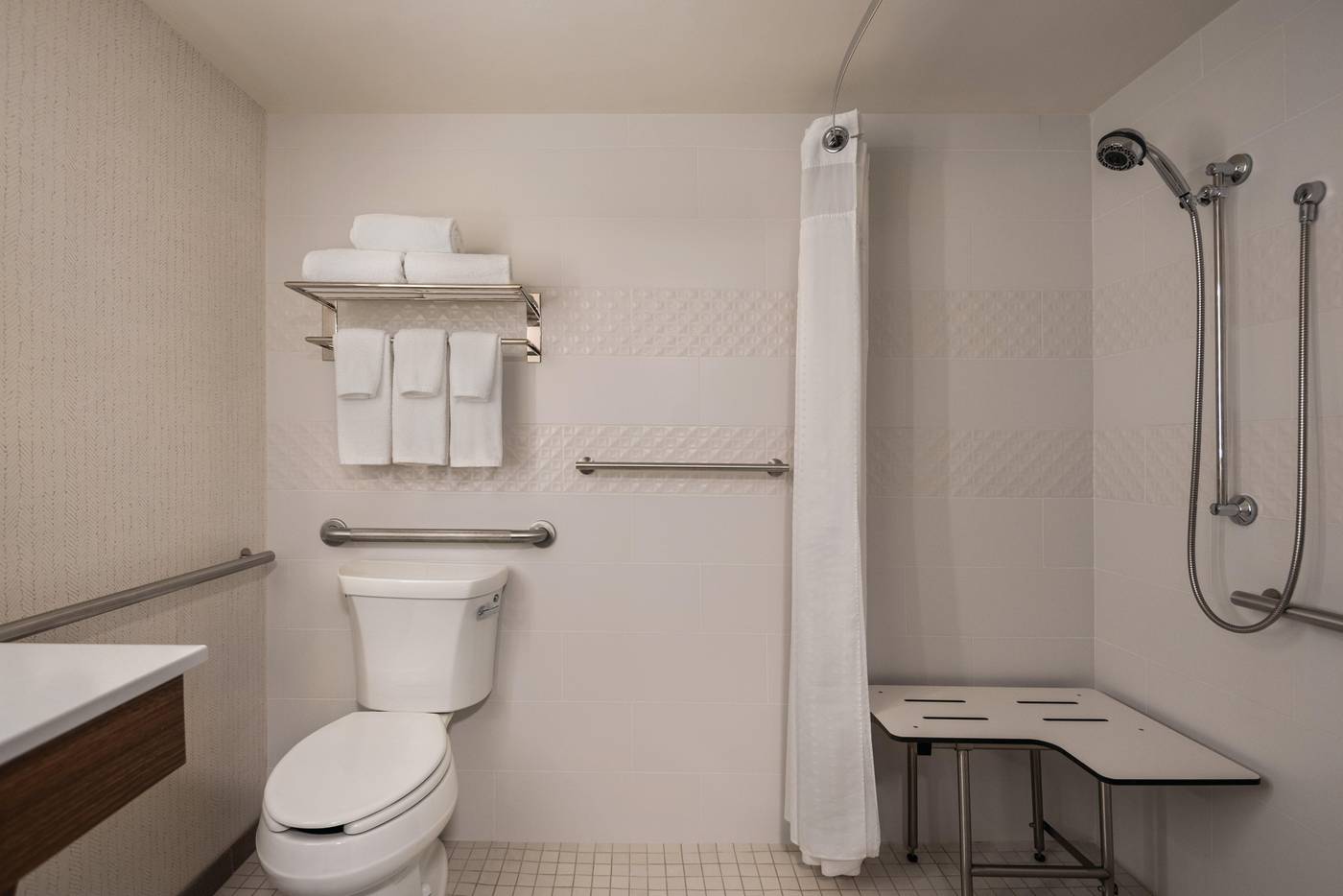 Holiday-Inn-Hotel-and-Suites-Vancouver-Downtown-General-view-17