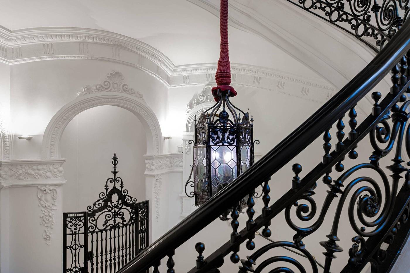 AC-Hotel-Palacio-del-Retiro-Autograph-Collection-Lobby-16