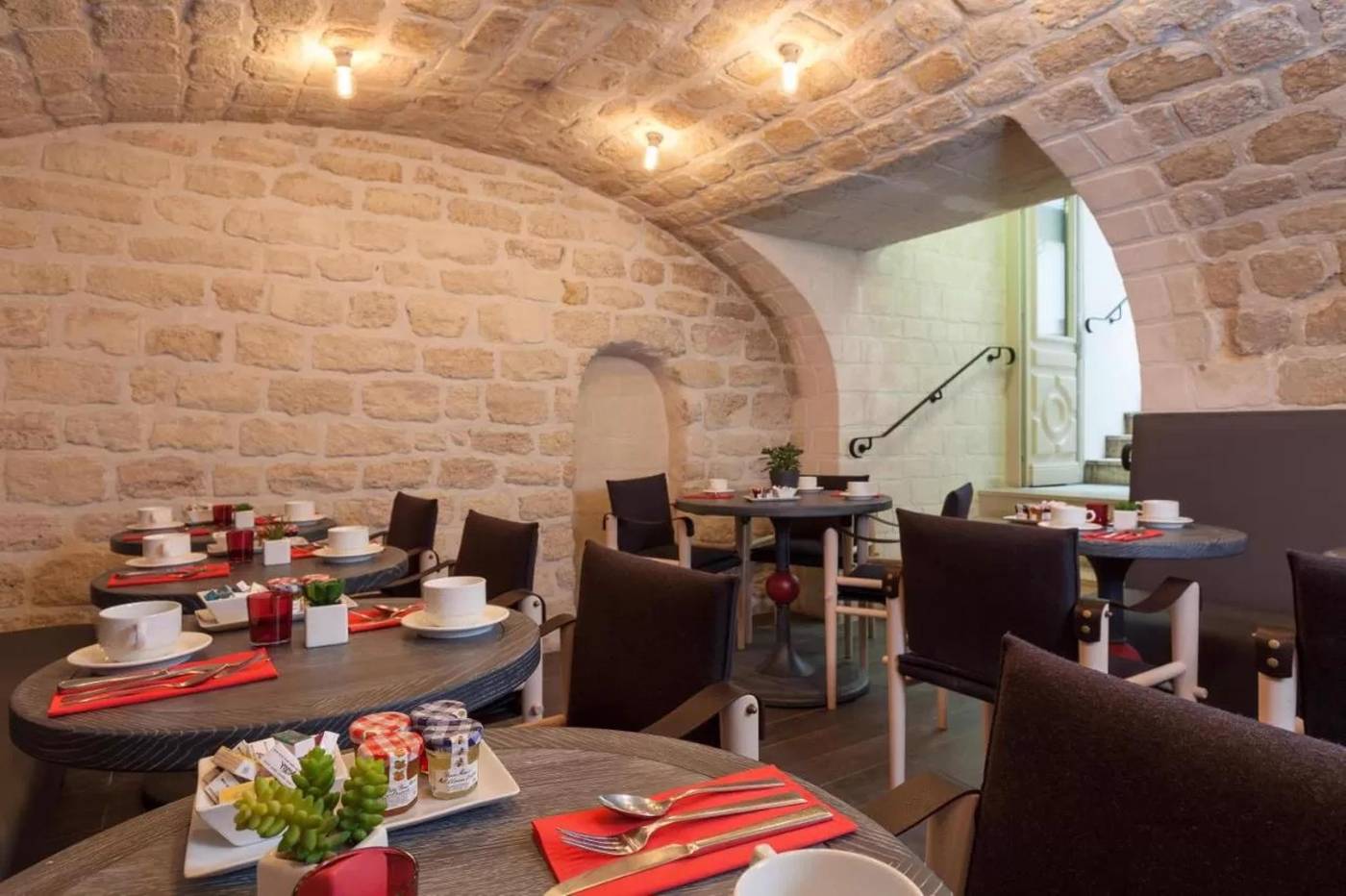 Hotel-des-3-Poussins-Restaurant-6