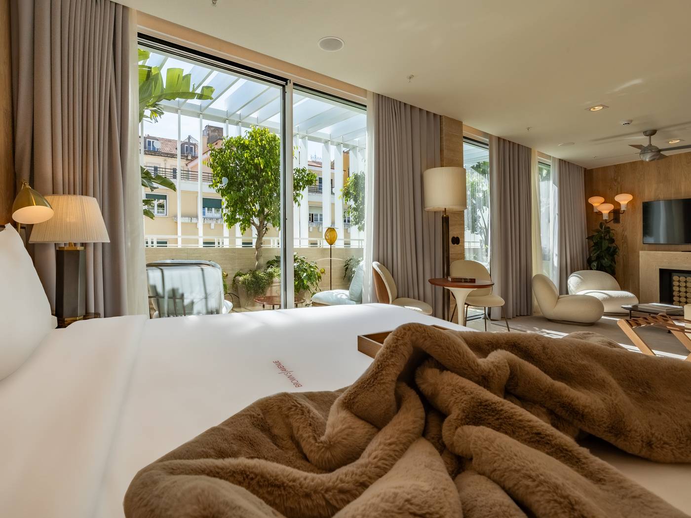 Browns-Avenue-Hotel-Room-52