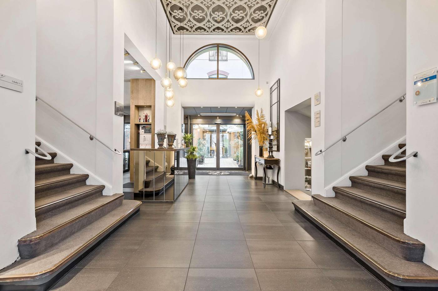 Best-Western-Hotel-Hebron-Lobby-19