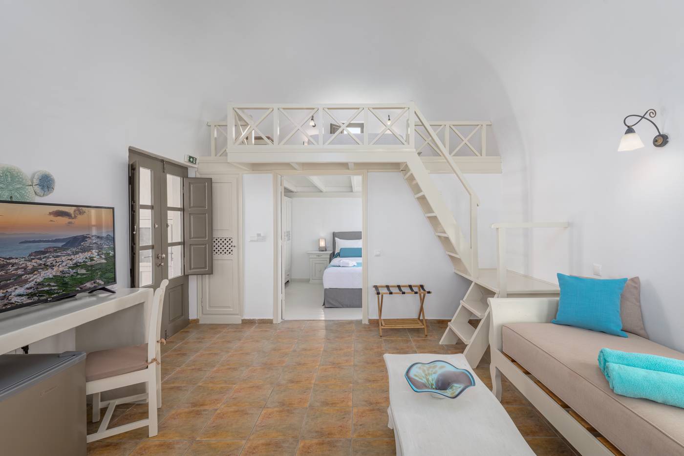 En-Plo-Boutique-Suites---Oia-Santorini-Room-29