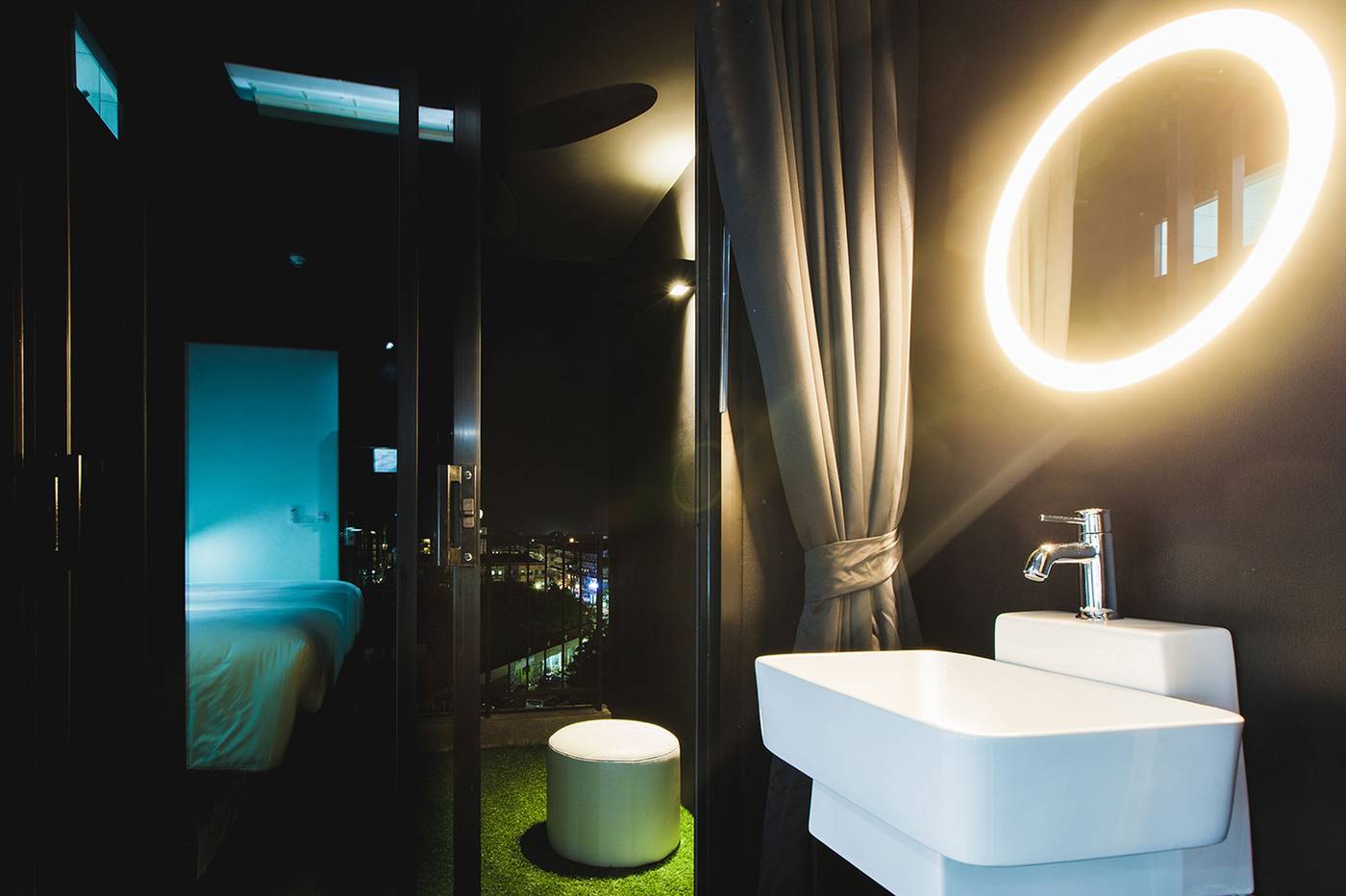 Blu-Monkey-Hub-and-Hotel-Phuket-Room-19