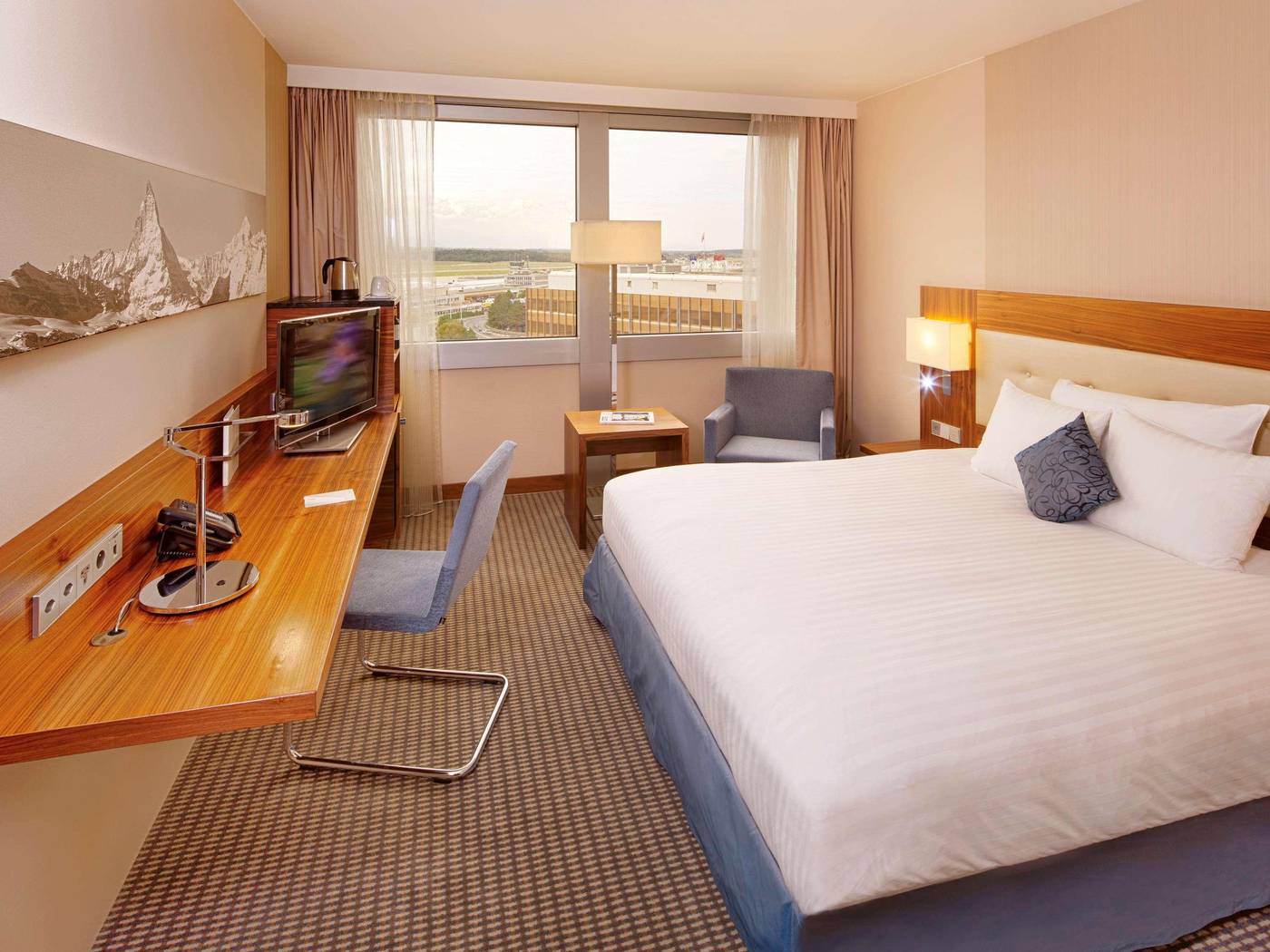 Movenpick-Hotel-And-Casino-Geneva-Room-19