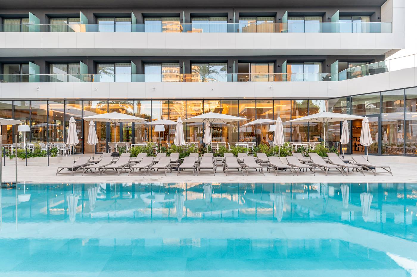 Port-Alicante--Playa-de-San-Juan-Pool-8