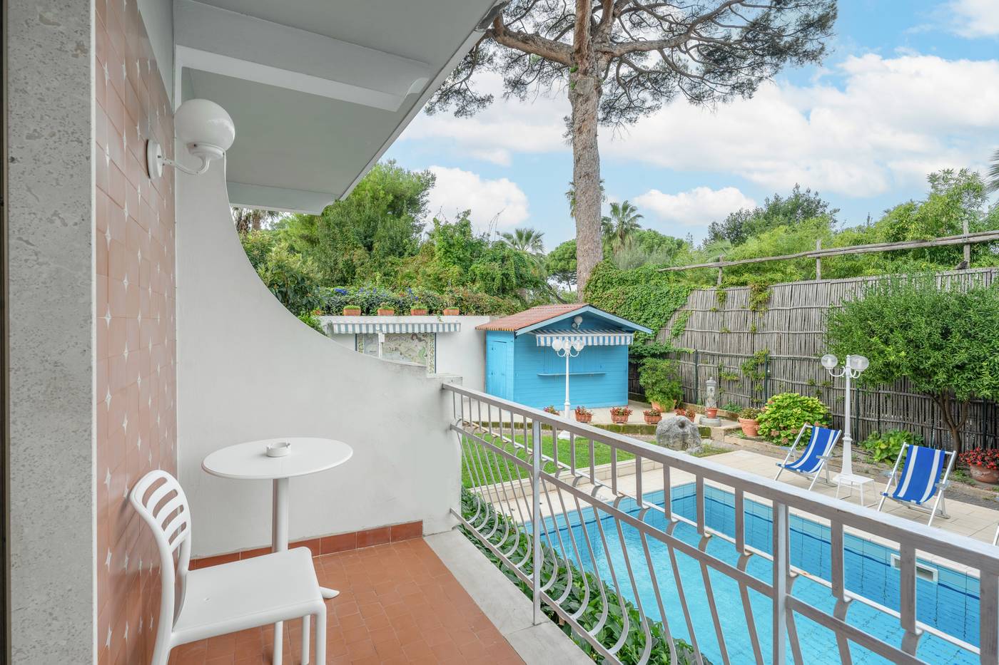 Eliseo-Park-s-Room-7