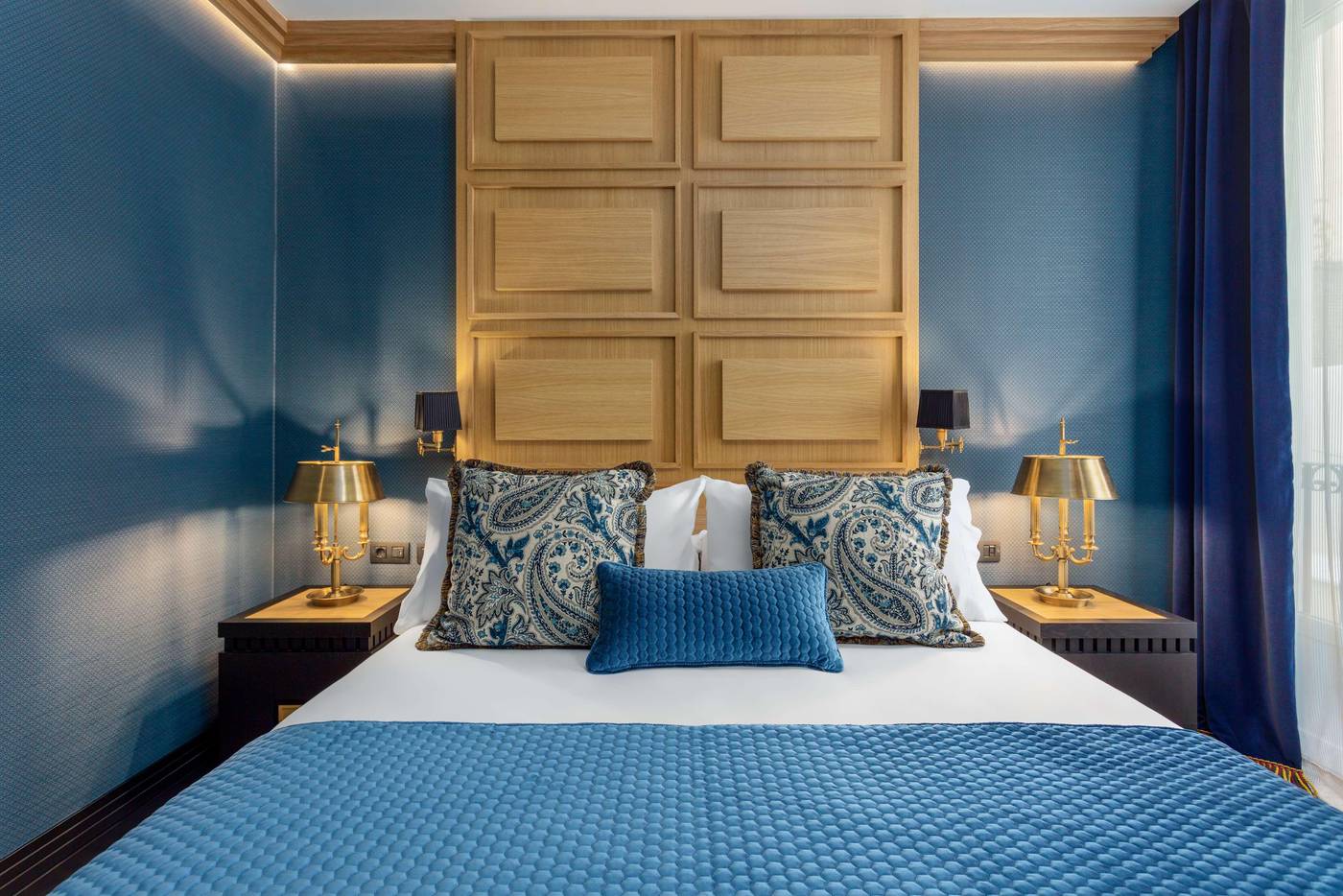 Room-Mate-Alba-Room-14