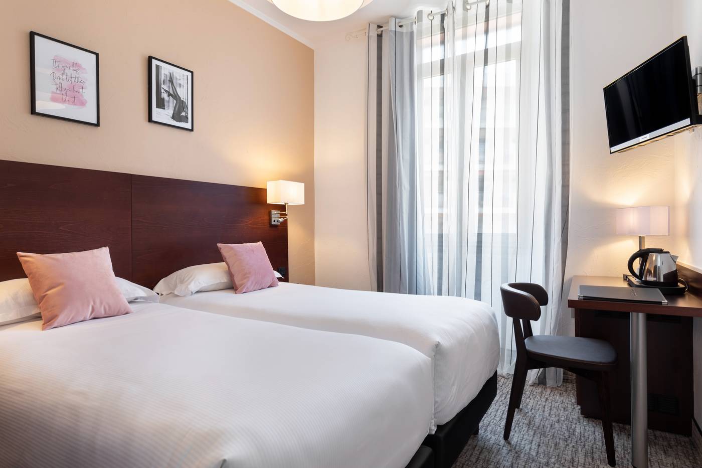 Hotel-Des-Orangers-Room-31