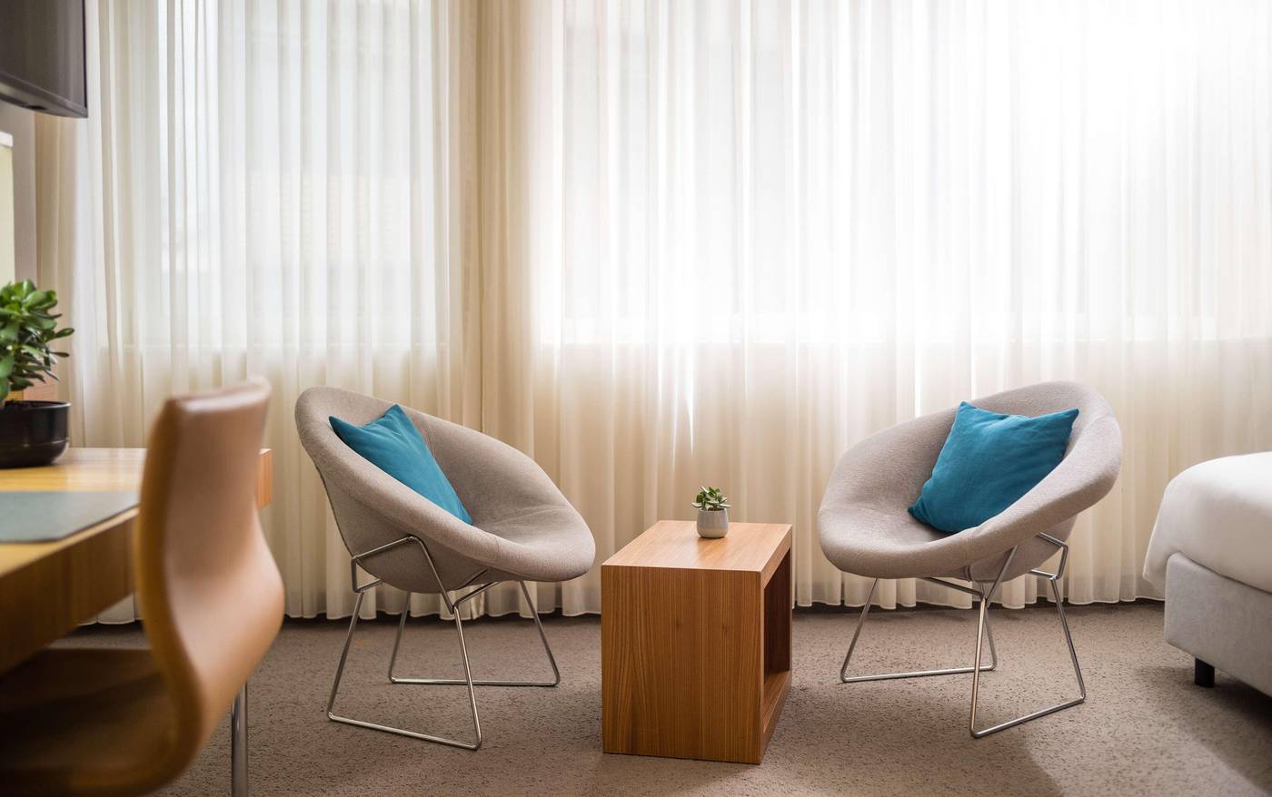 Lindner-Hotel-Berlin-Ku-damm--part-of-JdV-by-Hyatt-Room-9