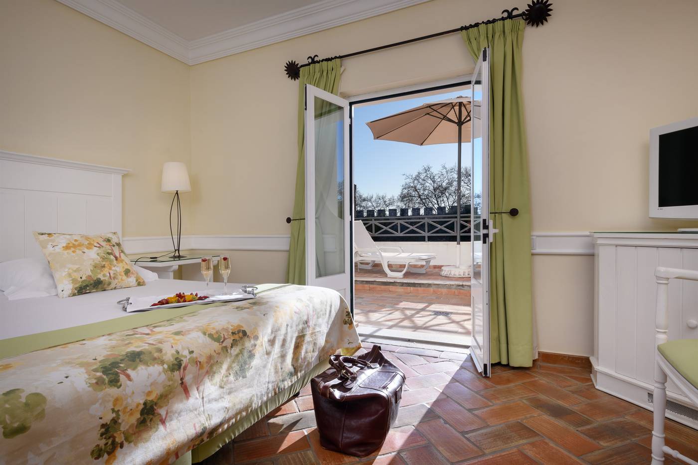 M-AR-De-AR-Muralhas-Room-30