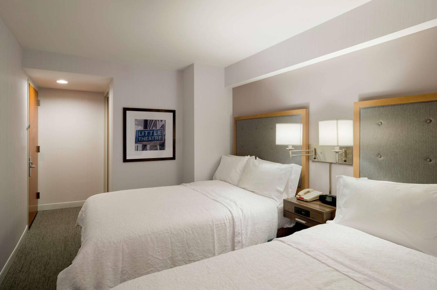 Hampton-Inn-Manhattan---Madison-Square-Garden-Area-Room-13