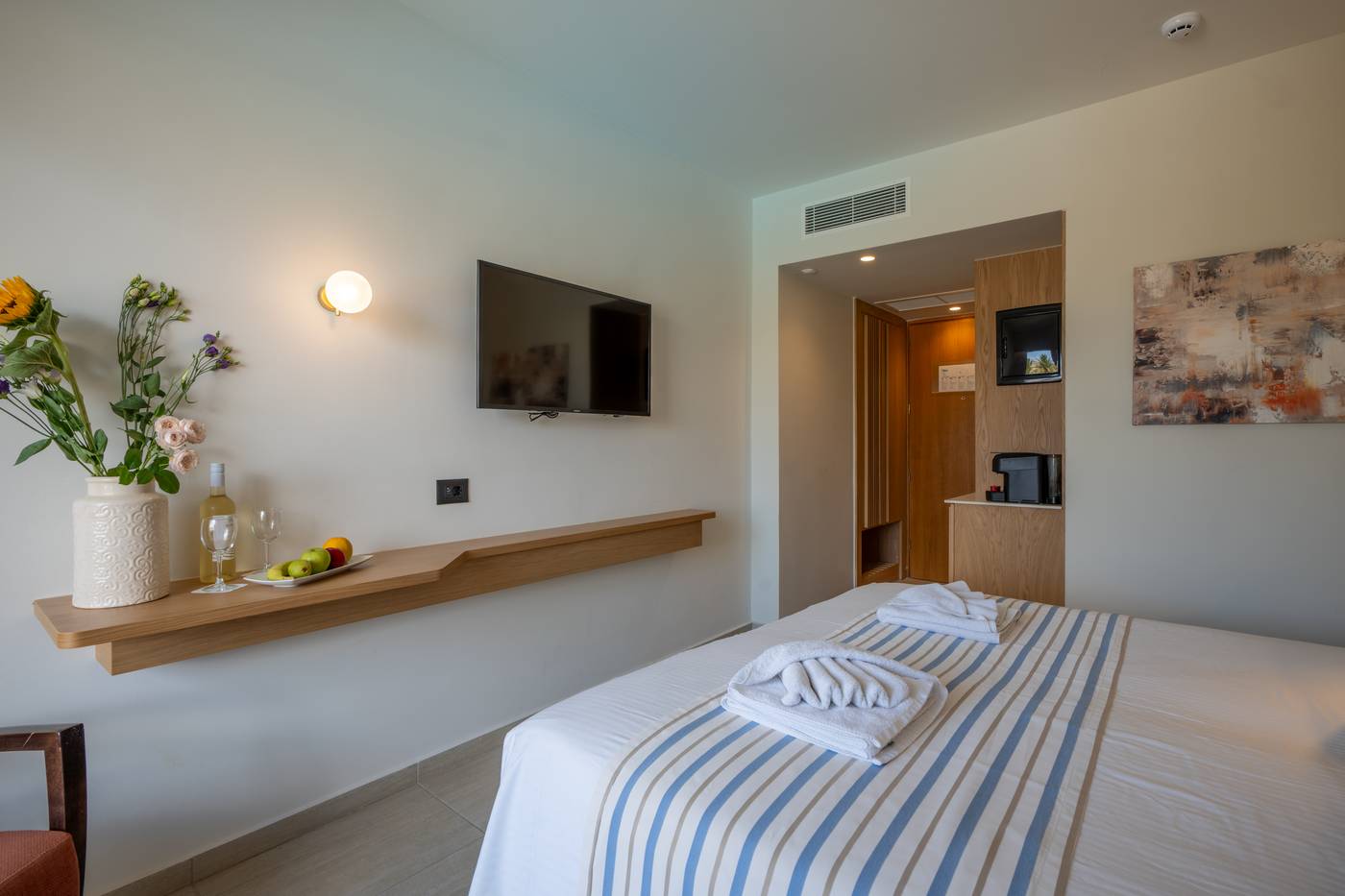 Minos-Hotel-Room-28