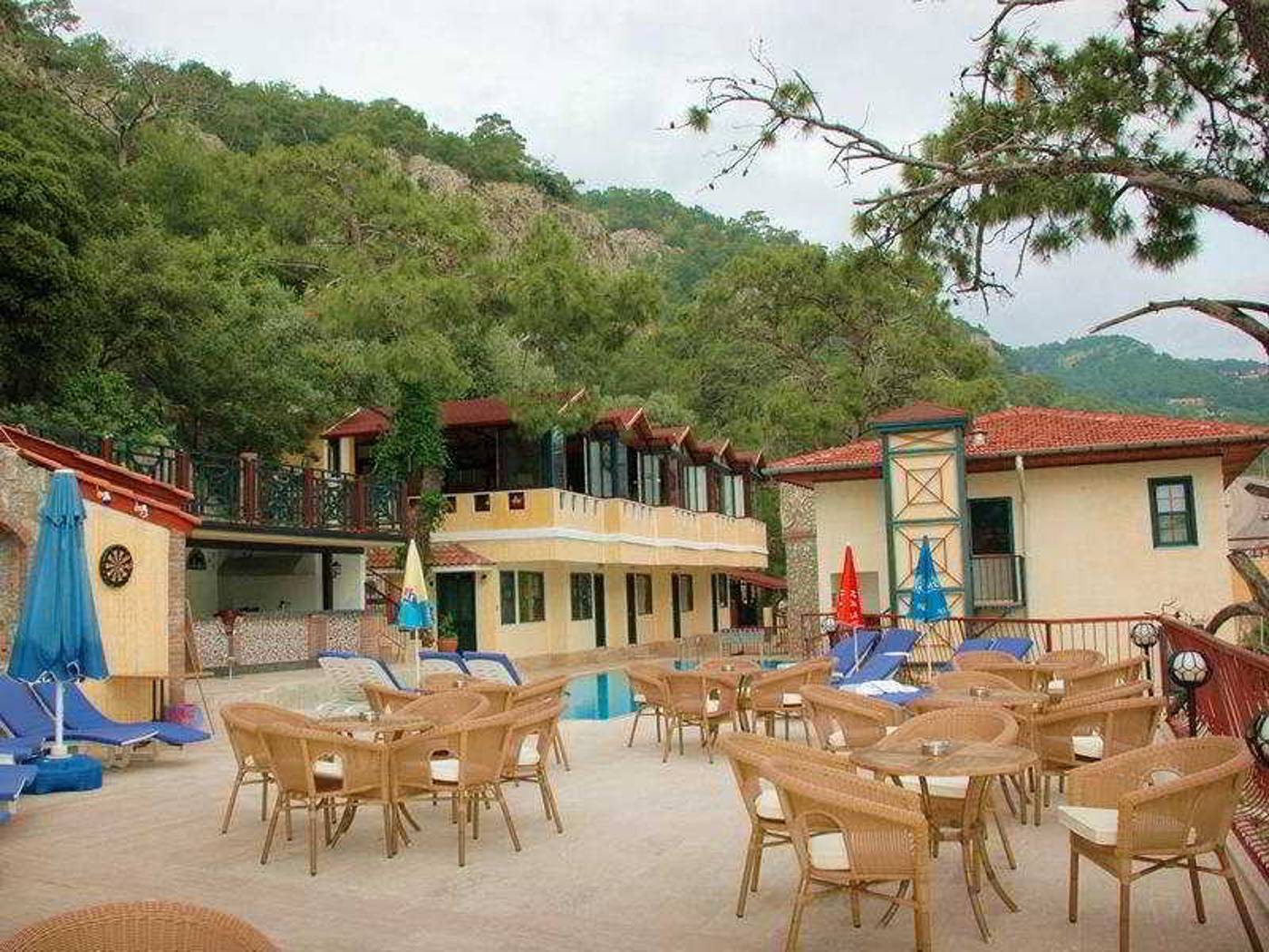 Belle-Vue-Hotel-Terrace-8