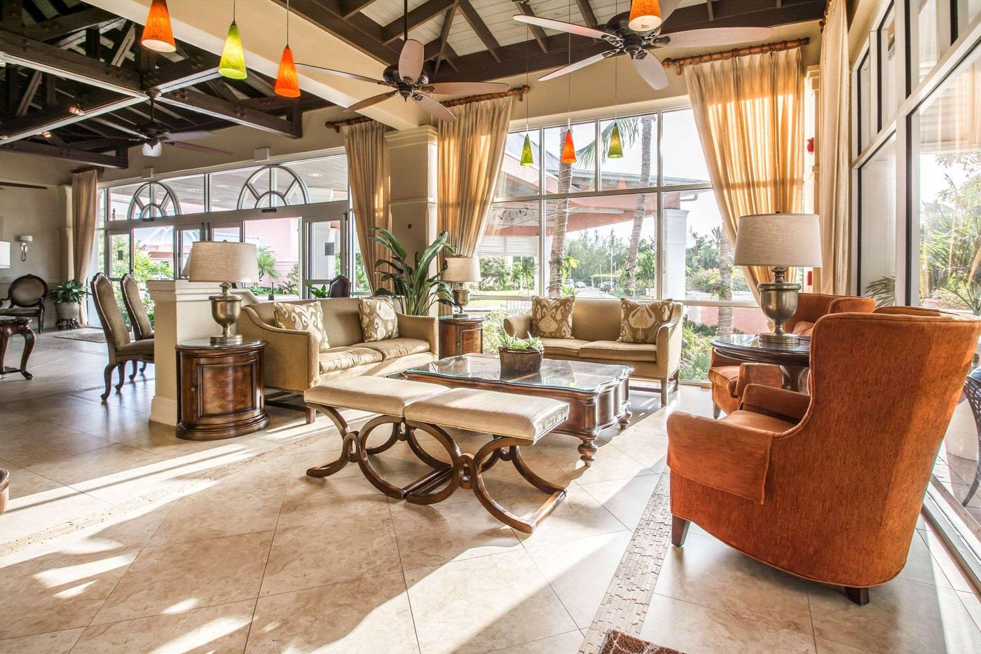 Comfort-Suites-Paradise-Island-Lobby-44