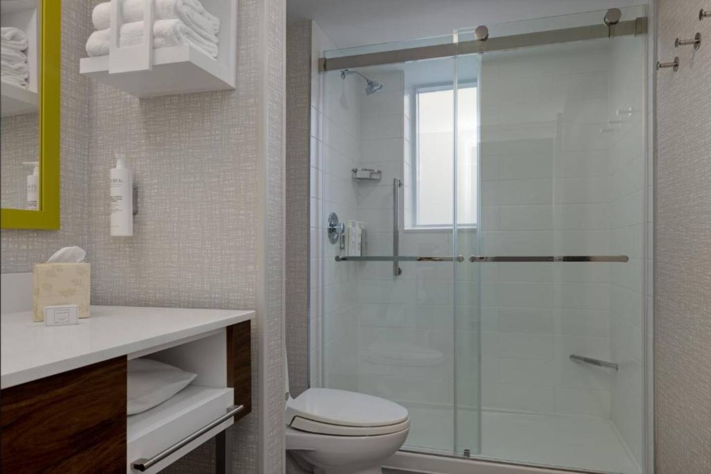 Hampton Inn & Suites by Hilton Toronto Downtown-Canada-TORONTO-Room-9