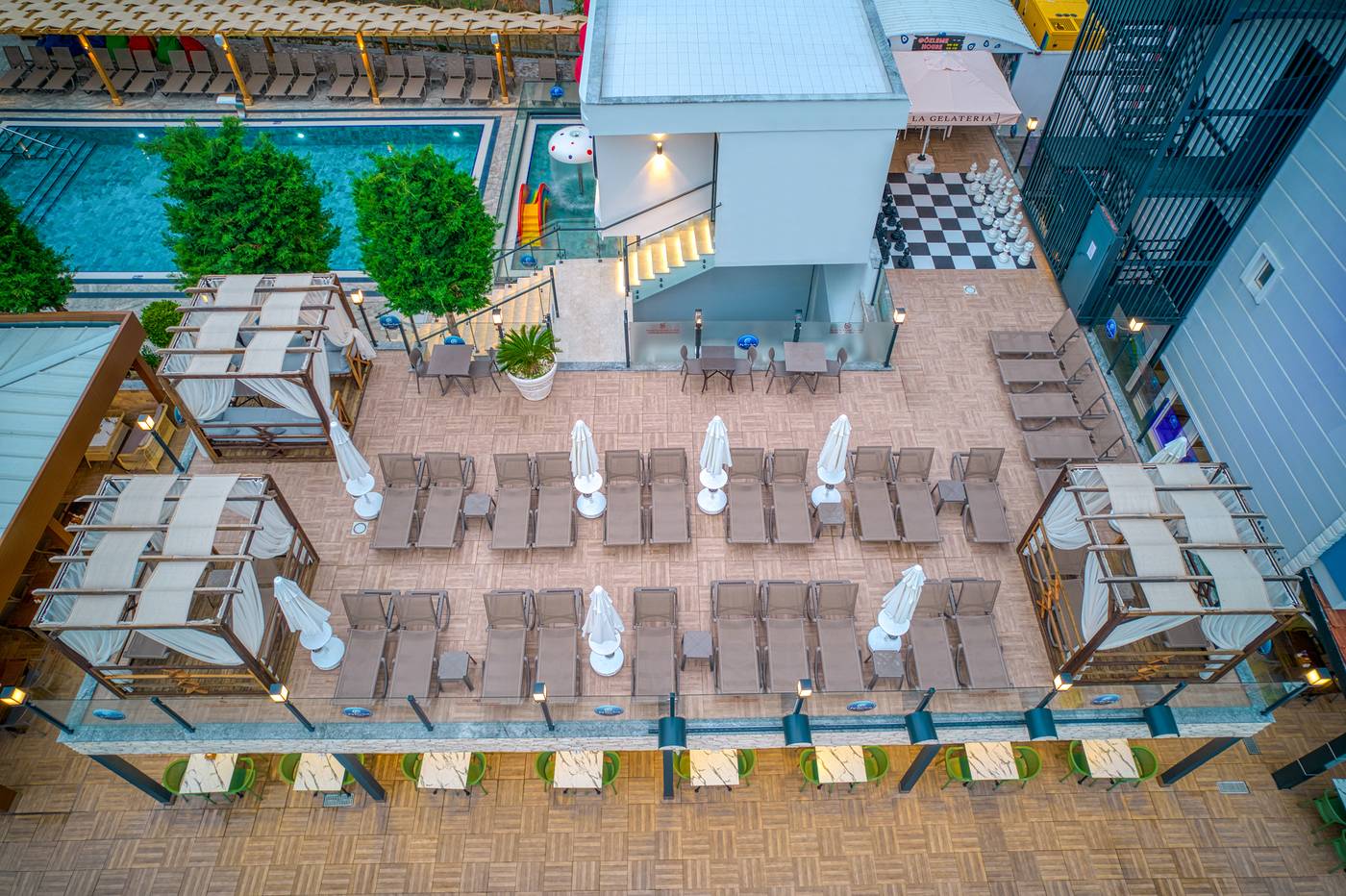 Big-Blue-Suite-Hotel-Terrace-13