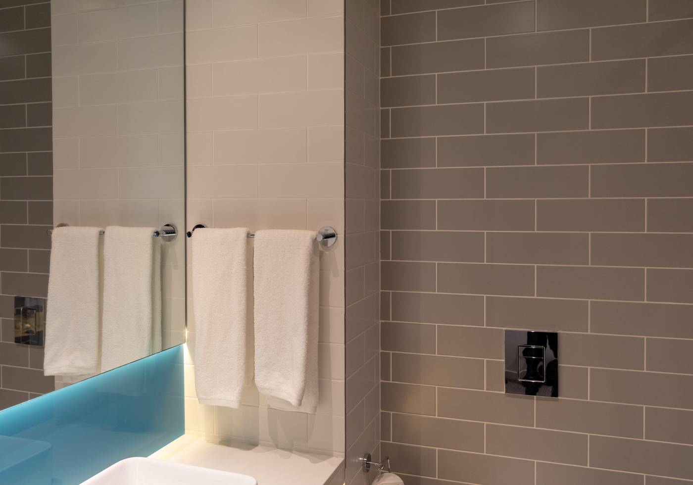 Holiday-Inn-Express-Lisbon---Plaza-Saldanha-Room-29