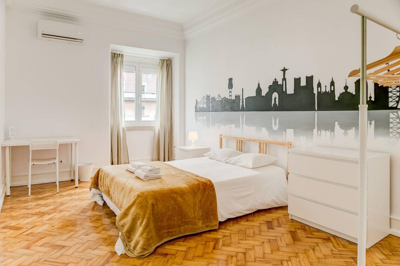 Home-Out-Rooms---Apartments-Room-54