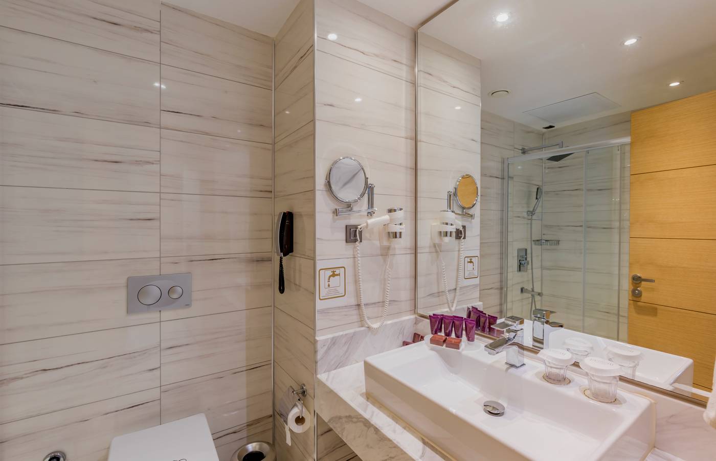 Sirius-Deluxe-Hotel-Room-17