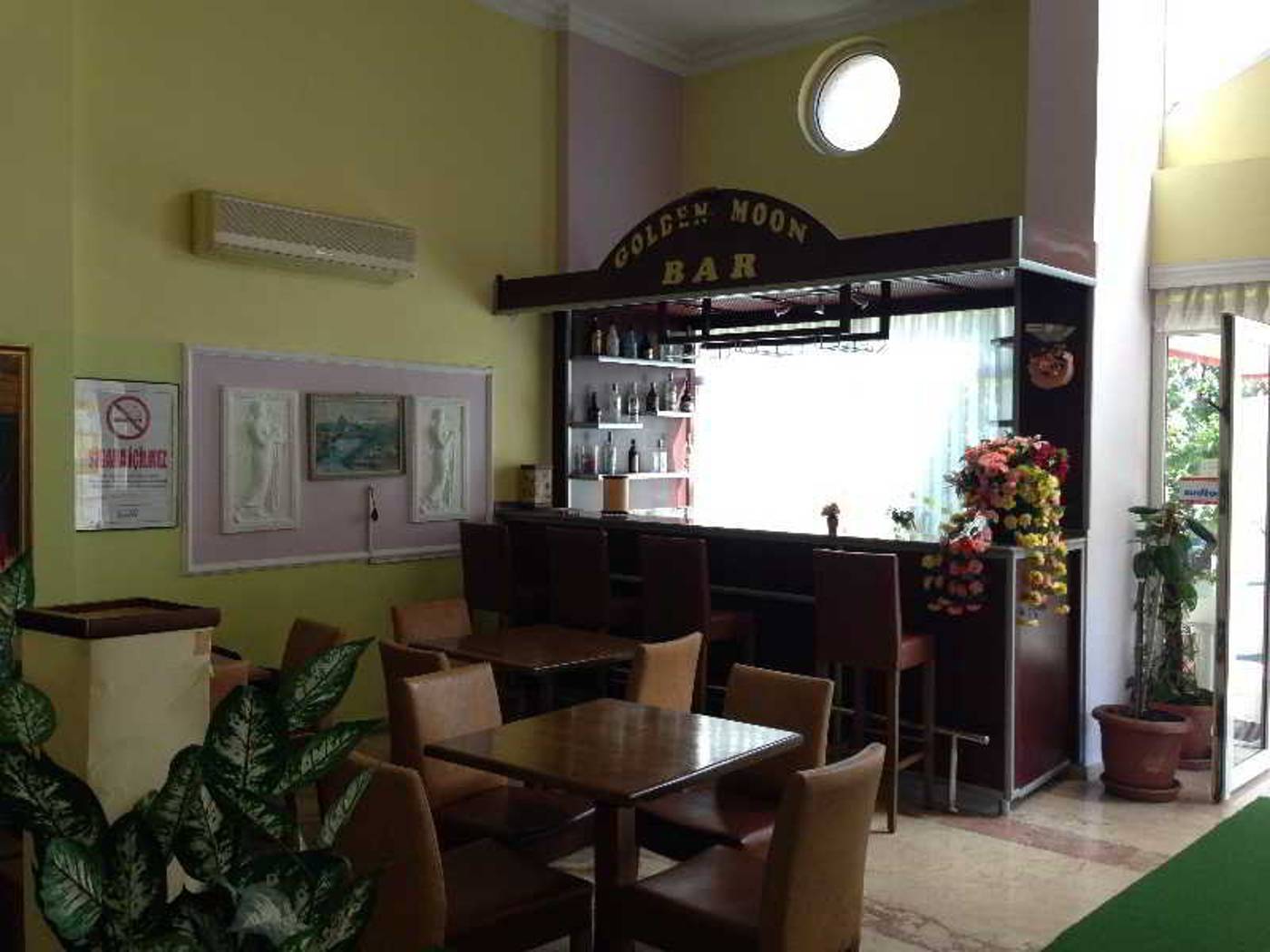 Golden-Moon-Apart-Hotel-Bar-22